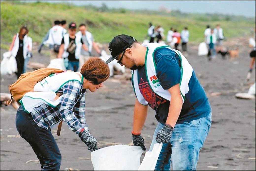 信義志工前進宜蘭壯圍淨灘